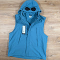 C.P. Company Shell-R Goggle Gilet in Riviera Blue