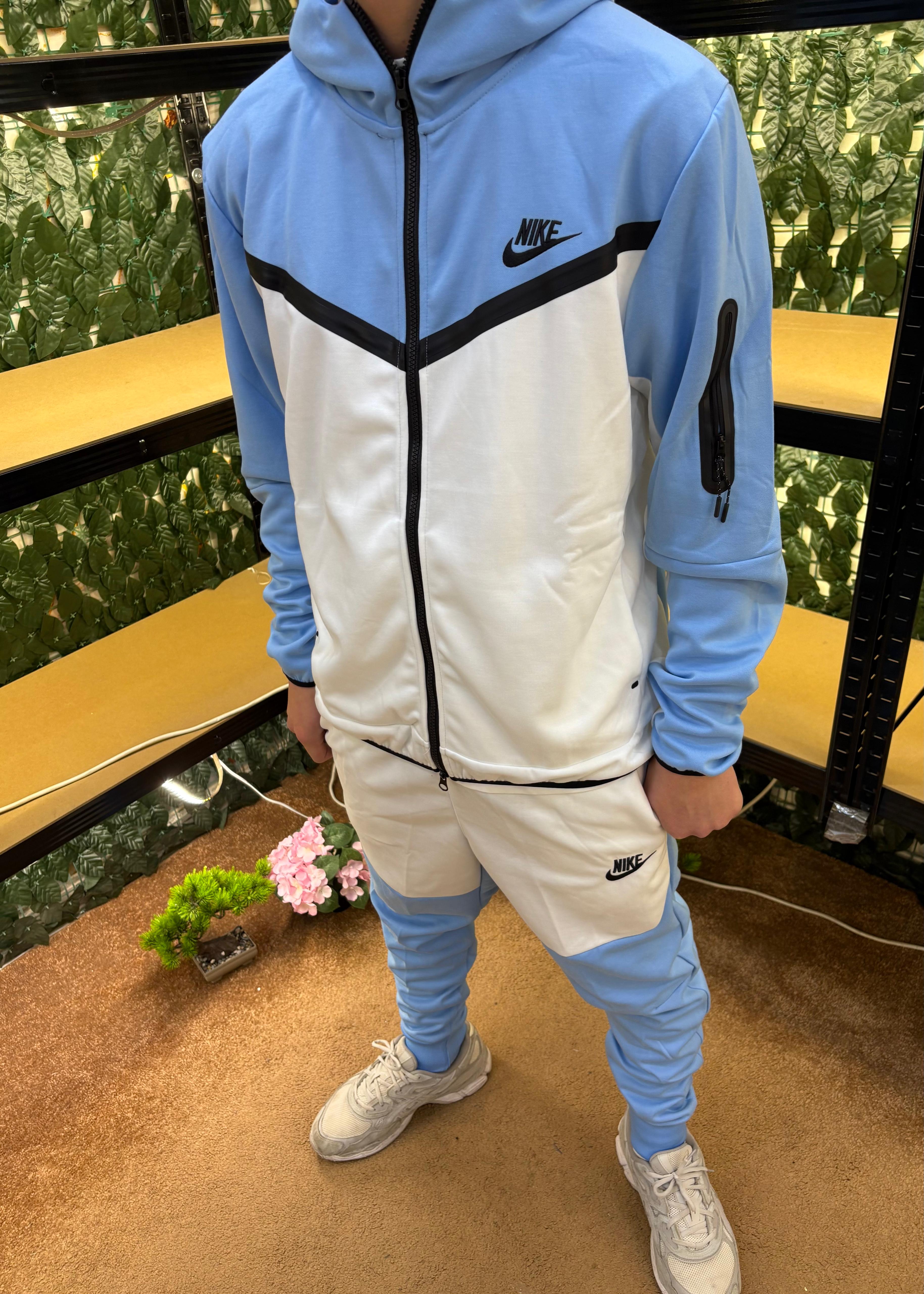TUTA NIKE TECH